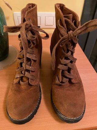 Botines marrones Marypaz de segunda mano por 8 EUR en Barcelona en WALLAPOP