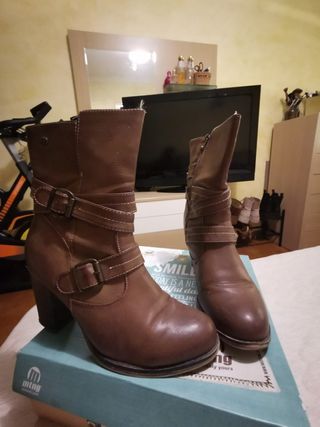 MUSTANG BOTAS Y BOTINES MARRON