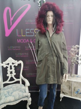 Abrigo verde caqui de segunda mano por 27,3 EUR en Illescas en WALLAPOP