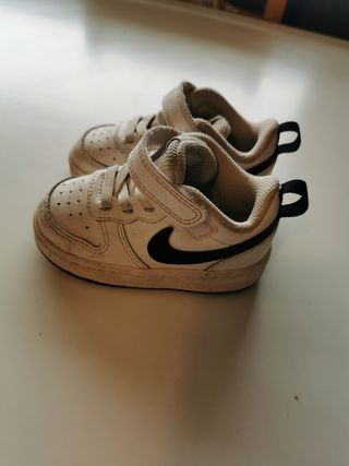 Zapatillas Nike talla 20 de segunda mano por 4 EUR en Puente la Reina en  WALLAPOP