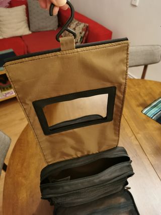 Neceser trekking y viaje Forclaz (Decathlon) de segunda mano por 10 EUR en  Madrid en WALLAPOP