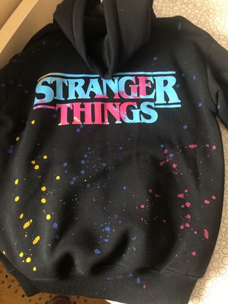 Sudadera stranger things pull and bear XXS de segunda mano por 10 EUR en  Burgos en WALLAPOP