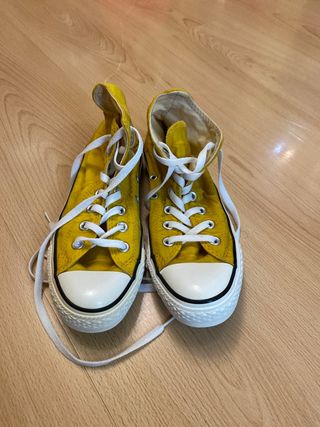 Converse amarillas bota de segunda mano por 45 EUR en Burgos en WALLAPOP