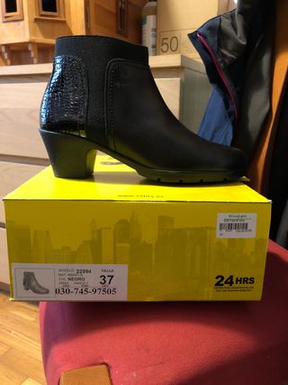 Botines 24 horas de segunda mano por 80 EUR en Sant Cugat del Vallès en  WALLAPOP