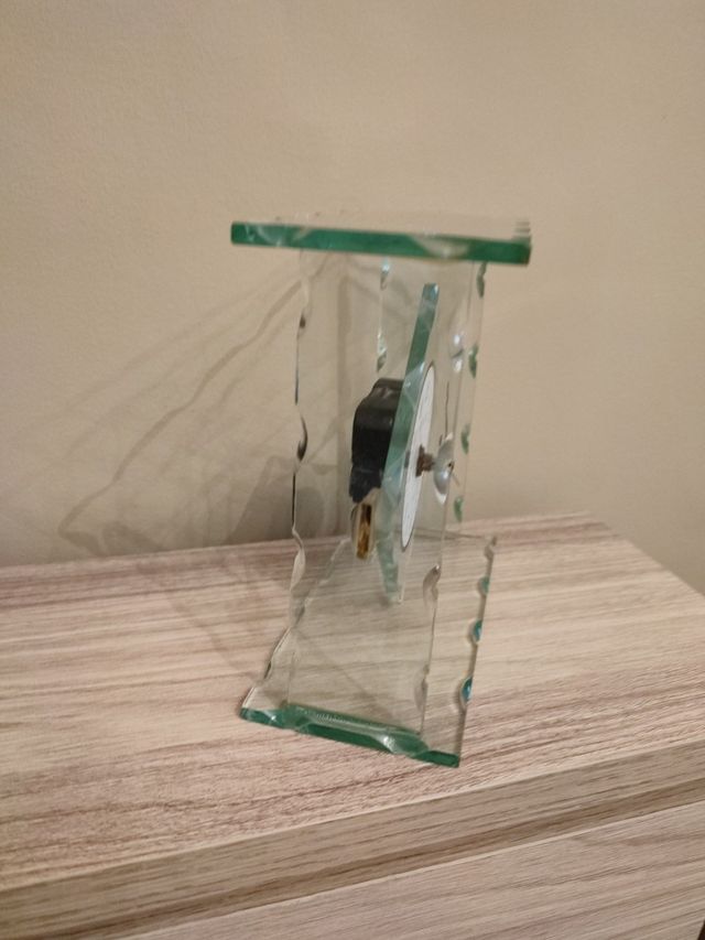 reloj decorativo en cristal