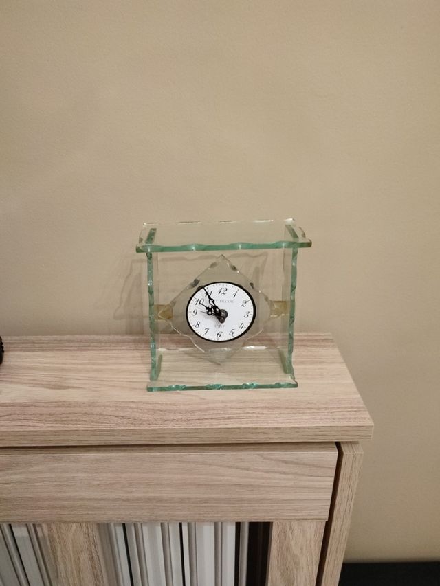reloj decorativo en cristal