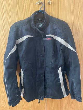 Chaqueta mujer moto de segunda mano por 50 EUR en Llíria en WALLAPOP
