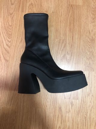 Botines tacón plataforma ajustados de segunda mano por 16 EUR en Getafe en  WALLAPOP