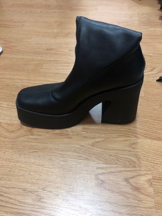Botines tacón plataforma ajustados de segunda mano por 16 EUR en Getafe en  WALLAPOP