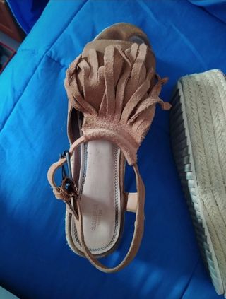 Sandalias de flecos Pull and Bear de segunda mano por 8 EUR en Castro del  Río en WALLAPOP
