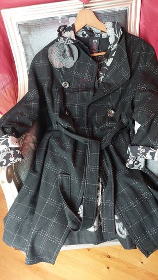 Abrigo y vestido Poupee Chic de segunda mano por 70 EUR en Barakaldo en  WALLAPOP