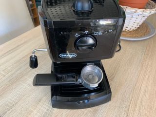 Cafetera Delonghi EC146-B de segunda mano por 49 EUR en La Cuesta en  WALLAPOP