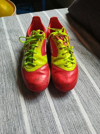 Botas de fútbol adidas talla 40 2\\/3 de segunda mano por 30 EUR en Madrid  en WALLAPOP