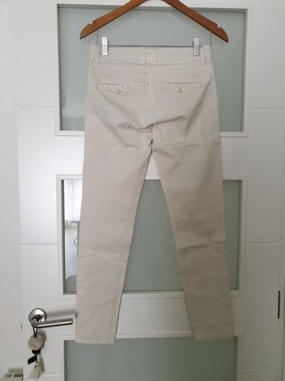 Pantalón chino beige mujer 34 de segunda mano por 8 EUR en Torrejón de  Ardoz en WALLAPOP