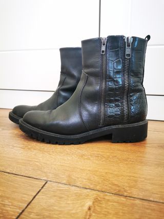 Botin Plano negro Zara de segunda mano por 25 EUR en Ermua en WALLAPOP