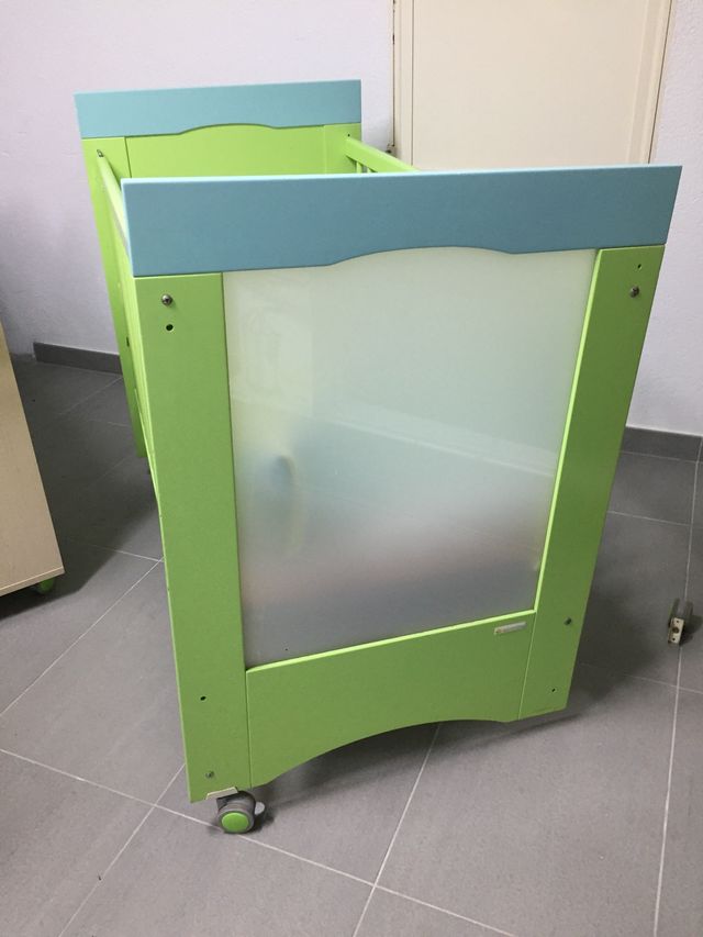 Llit de baranes/ Cuna i Calaix  Canviador tot 55€