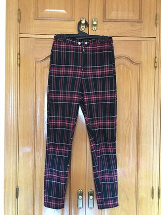 Leggings de cuadros de Stradivarius. de segunda mano por 6 EUR en Chinchón  en WALLAPOP