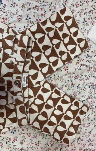 Pantalon estampado de corazones Pull\u0026amp;Bear de segunda mano por 15 EUR en  Mollet del Vallès en WALLAPOP