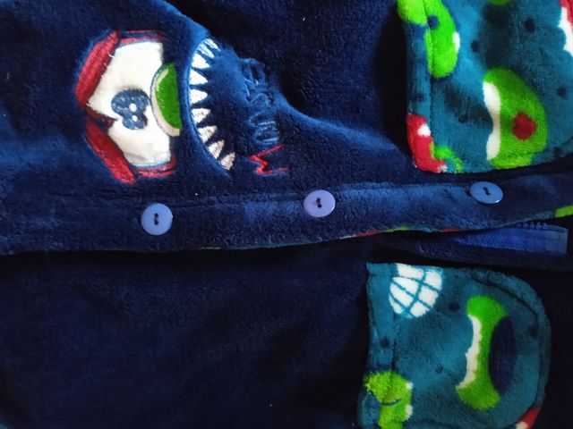 BATA DE CASA. TALLA 4 .SUPER CALIENTE