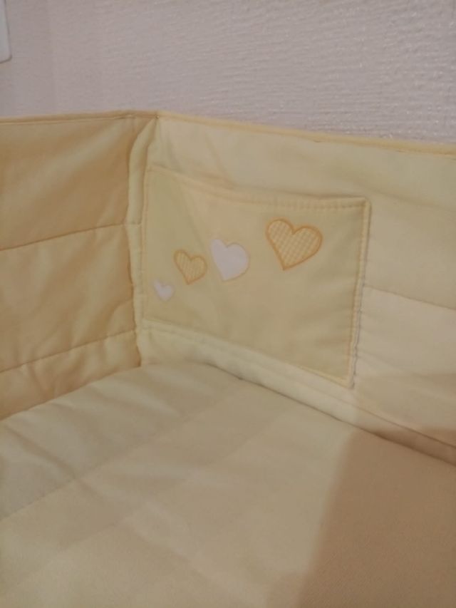 Edredón y protector de cuna