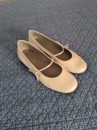 Zapatos talla 36 comunión de segunda mano por 15 EUR en Málaga en WALLAPOP