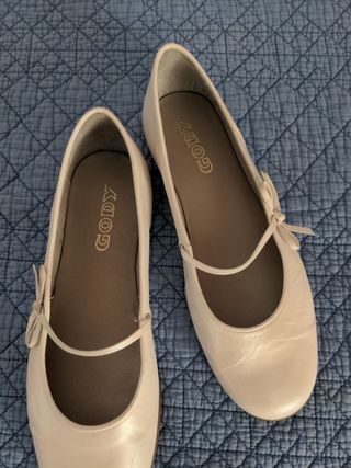 Zapatos talla 36 comunión de segunda mano por 15 EUR en Málaga en WALLAPOP