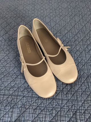 Zapatos talla 36 comunión de segunda mano por 15 EUR en Málaga en WALLAPOP