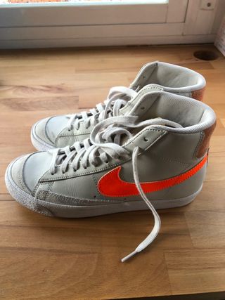 Nike blazer naranjas de segunda mano por 60 EUR en Madrid en WALLAPOP