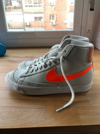 Nike Blazer Mid '77 SE en blanco y naranja | AW LAB