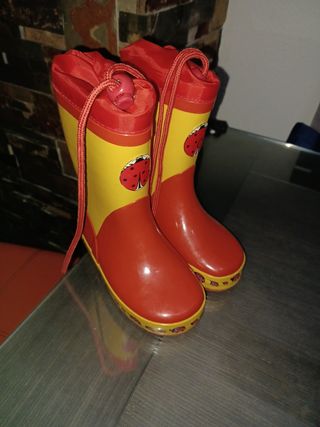 Botas de agua talla 25 de segunda mano por 5 EUR en Quart de Poblet en  WALLAPOP