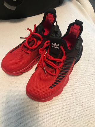 Zapatillas Adidas talla 34 de segunda mano por 15 EUR en Illescas en  WALLAPOP