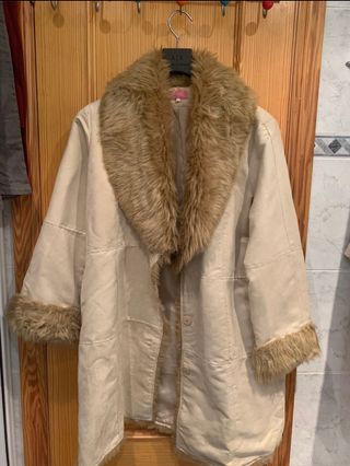 Abrigo señora El Corte Inglés de segunda mano por 25 EUR en Catarroja en  WALLAPOP