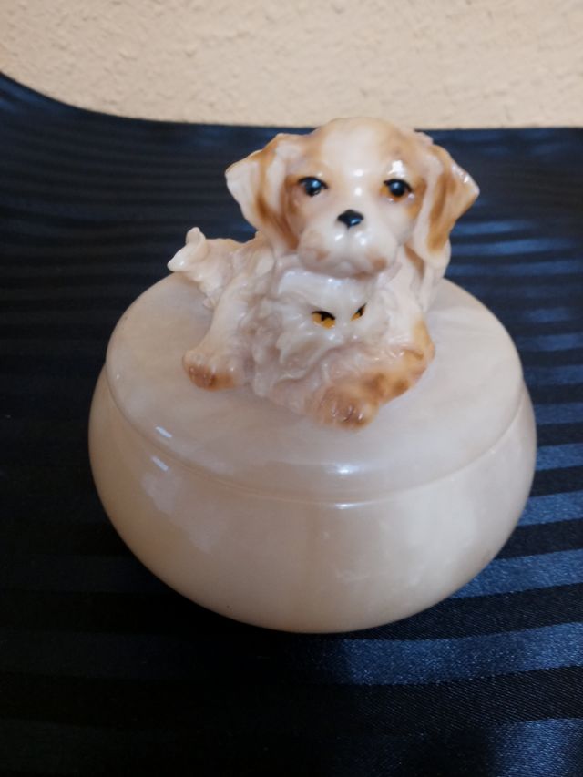 CAJITA ALABASTRO PERRO Y GATO