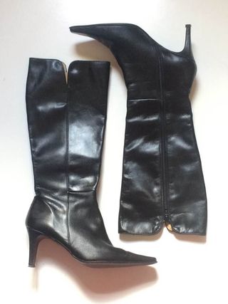 Botas altas de piel mujer de segunda mano por 40 EUR en Las Rozas de Madrid  en WALLAPOP