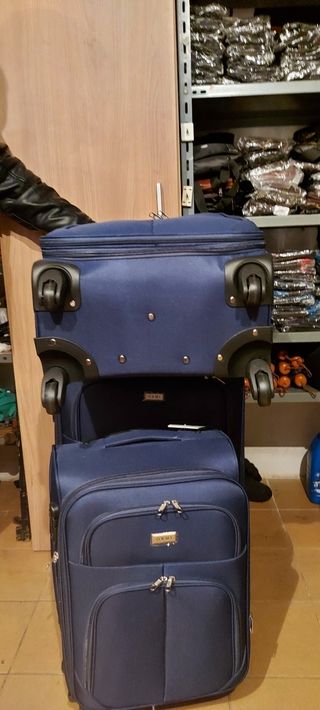 Maletas varios tamaños. De 10 kg, de 24 kg y de 32 de segunda mano por 40  EUR en Alcalá de Henares en WALLAPOP