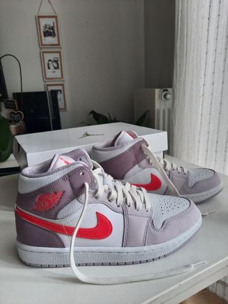 Nike Air Jordan 1 Mid Valentine\\\\s 2022 talla 39 de segunda mano por 120  EUR en Barcelona en WALLAPOP