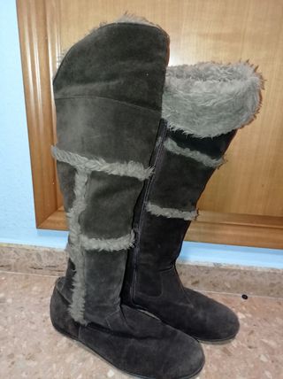 Botas forradas con borreguito, calientes de segunda mano por 10 EUR en  Benimamet en WALLAPOP
