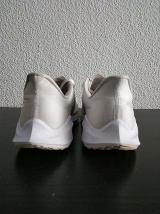 Nike Air Zoom Vomero 14: características y opiniones - Zapatillas Running |  Runnea