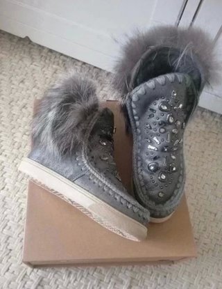 Botas pelo Mou de segunda mano por 260 EUR en León en WALLAPOP