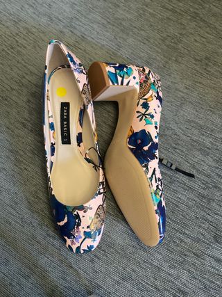 Zapatos Zara talla 37 de segunda mano por 6 EUR en Oviedo en WALLAPOP