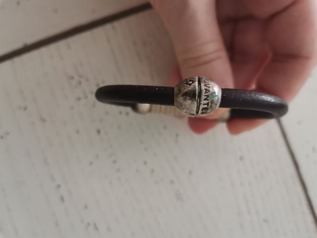 bracciale in pelle e corda con magnete. Govantes