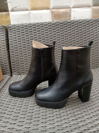 Botines Unisa negros Angus - Ri - Black Comodos en Calzatti online