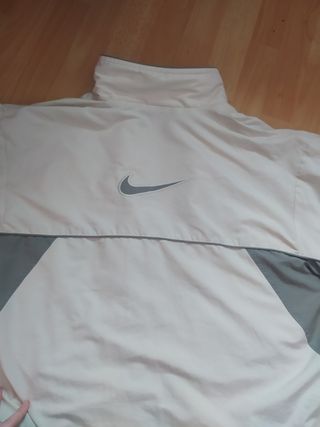 Chandal nike Reflectante de segunda mano por 15 EUR en Granada en WALLAPOP
