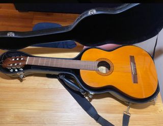 Guitarra española Raimundo 106 con estuche cmb de segunda mano por 255 EUR  en Barcelona en WALLAPOP