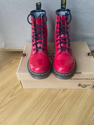 Dr Martens rojas 37 de segunda mano por 65 EUR en Madrid en WALLAPOP