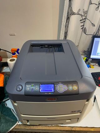 Impresora Transfer de Toner Blanco OKI c711WT de segunda mano por 700 EUR  en Torrellano en WALLAPOP