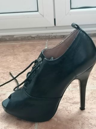 Tacones usados talla 38 de segunda mano por 2 EUR en Gijón en WALLAPOP