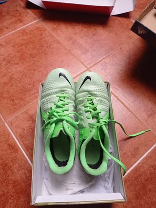 Botas futbol 38\\'5 Nike de segunda mano por 12 EUR en Alcalá de Henares en  WALLAPOP