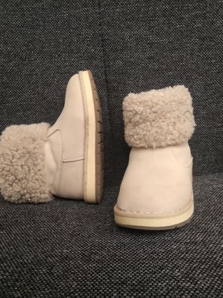 Botas borreguito Zara de segunda mano por 15 EUR en Albacete en WALLAPOP