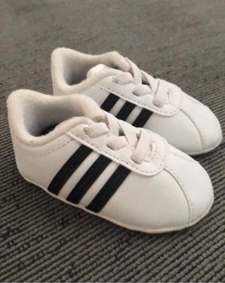 Zapatillas bebé Adidas talla 17 Nuevas de segunda mano por 18 EUR en Arroyo  de La Miel en WALLAPOP